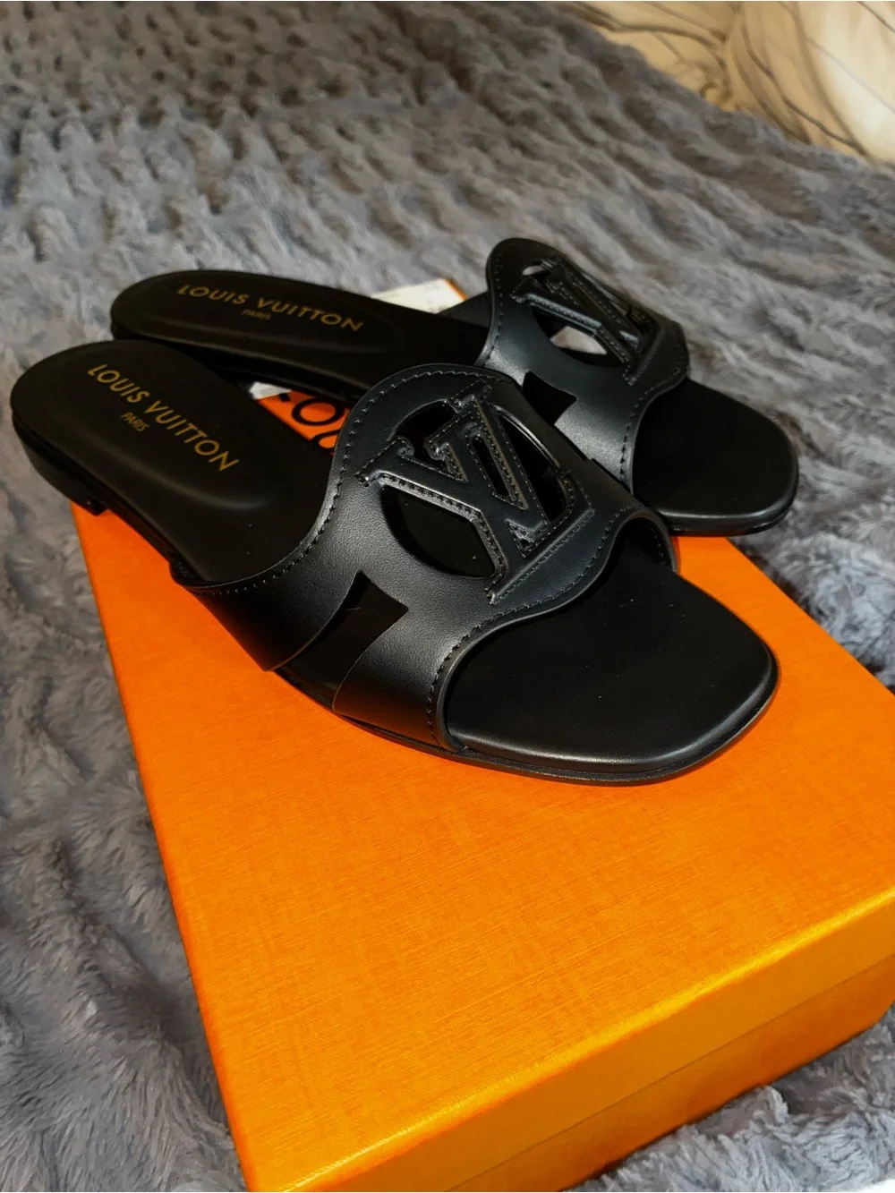 Louis Vuitton LV Isola Flat Mule Black Leather Size 37.5 NWT